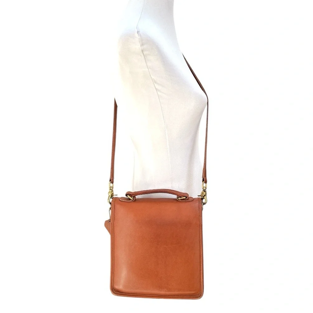 Coach Vintage Willis Station Leather Crossbody with Matching Checkbook Cover Tan - Picture 3 of 17